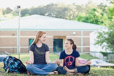 《猎天使魔女3》公开发售预告 游戏好评发售中